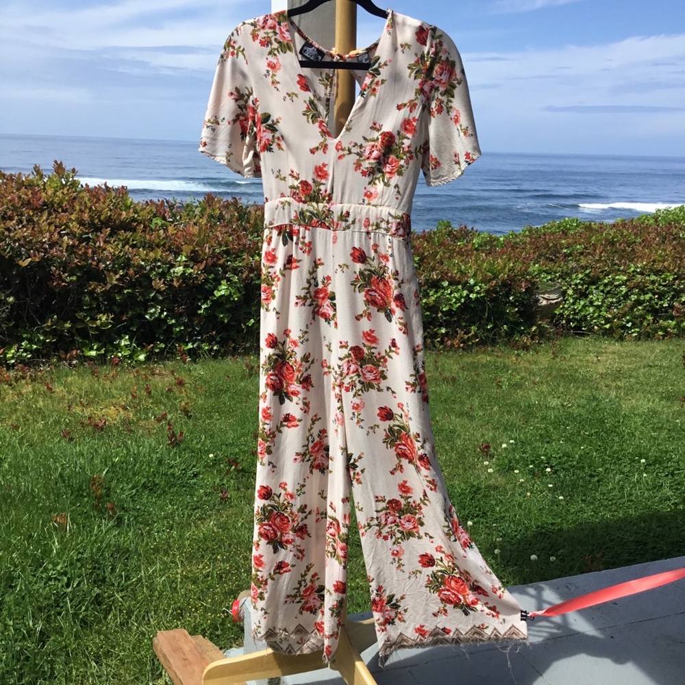 ANGIE All over Floral Print Bo-Ho Jumpsuit 🔴